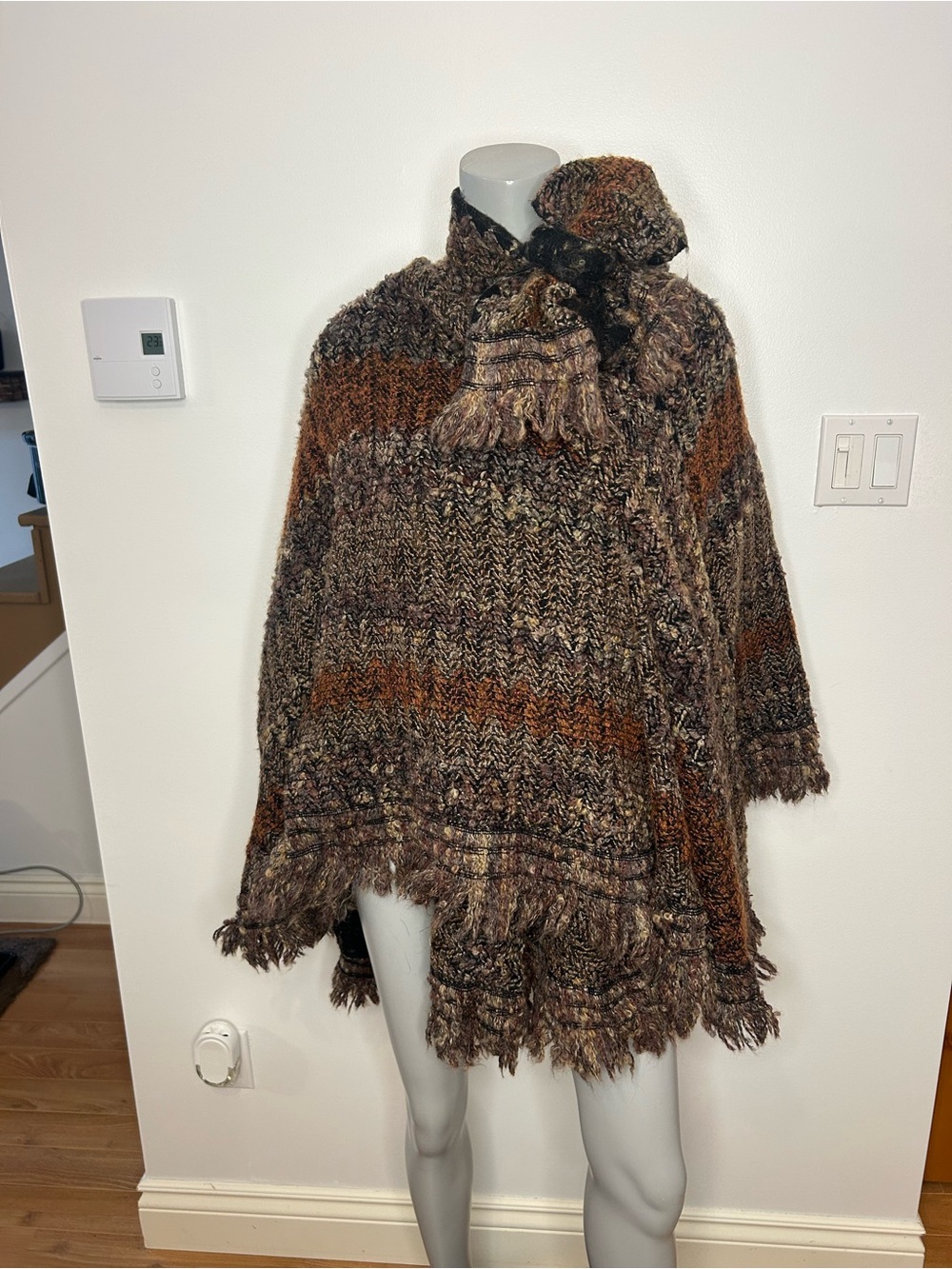 Vintage Oscar de la Renta Marled Brown and Rust Knit Poncho with Tie ScarfπO/S